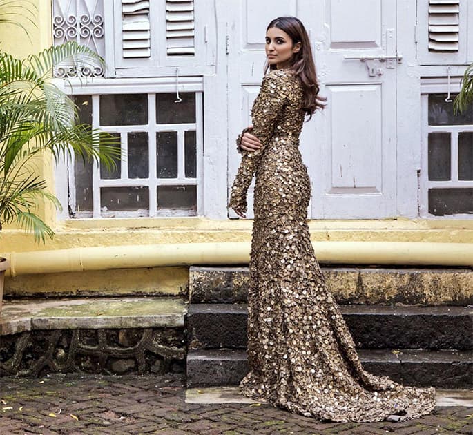 Thank youuu @sabya_mukherjee !!! #ElleCoverGirl Twitter@ParineetiChopra