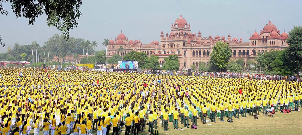 Ten thousand school students participate in dance performance taking pledge against Drugs Abuse in an attempt to enter their names in the Guinness Book of Records.