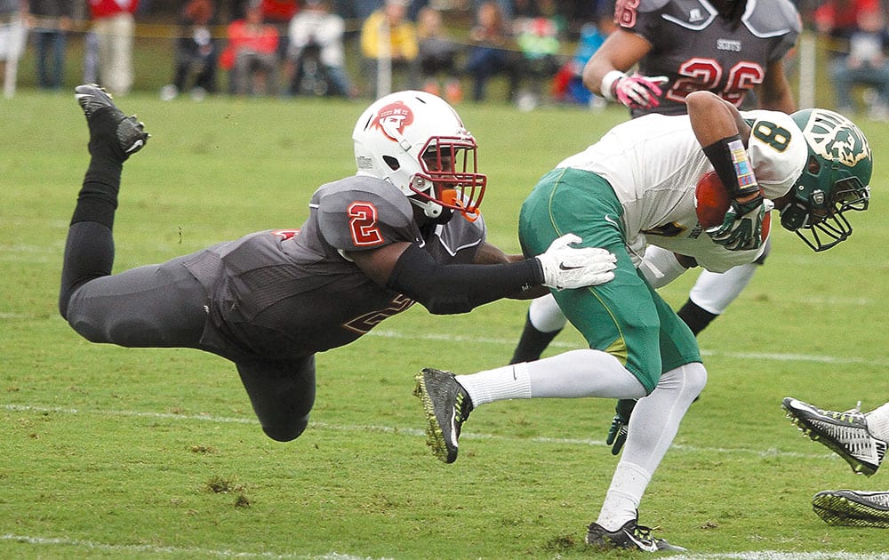 Maryville College's Da'Kelin Wells, left, attempts to hang onto Methodist University's Damarco Smith during a college football game at Maryville, Tenn.