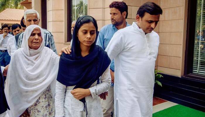 Dadri lynching: Political sparring intensifies; UP CM Akhilesh Yadav meets victim&#039;s family