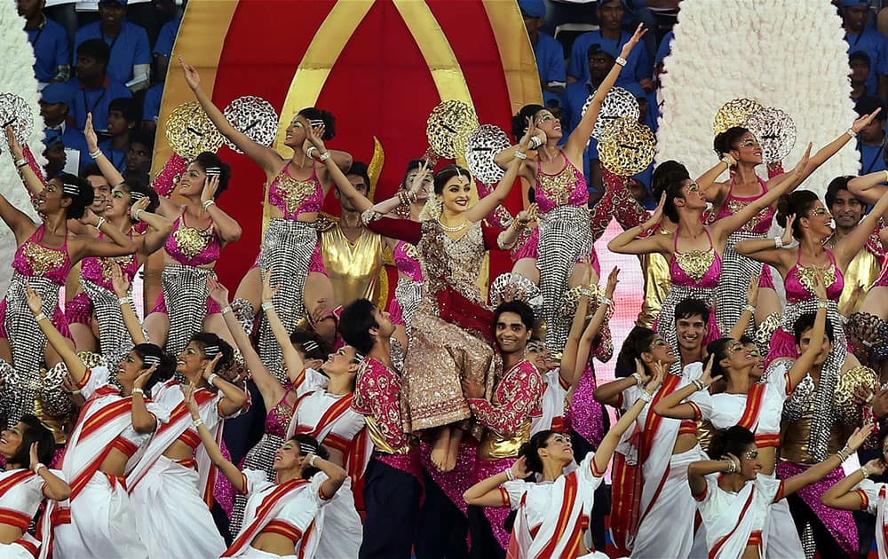 Aishwarya Rai Bachchan along with dancers performing during the opening ceremony of ISL2015.