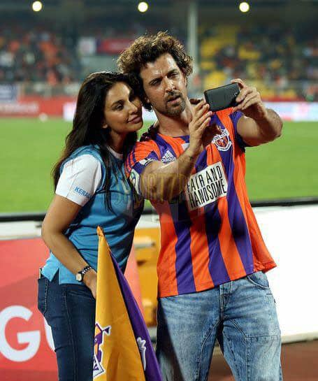 Lisa Ray ‏:- My first #ISLfie #LetsFootball @FCPuneCity @IndSuperLeague -twitter