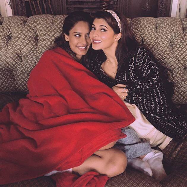 Did someone say #hot-chocolate??? With my snuggle queen @lisahaydonofficial hard at work o… http://ift.tt/1MUFhWh Twitter@Asli_Jacqueline