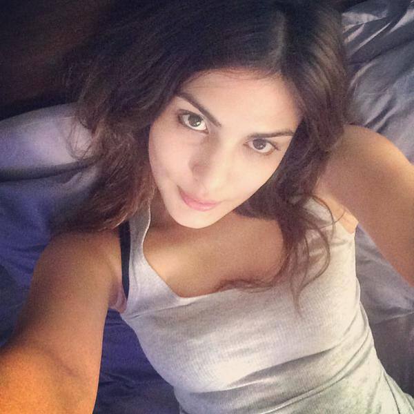 '@yrftalent: Sometimes, @Tweet2Rhea wants to just say hello :) ' hi. Twitter@Tweet2Rhea