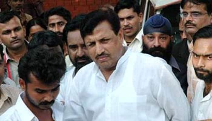 Jail sting reveals ex-UP minister Amarmani Tripathi&#039;s luxurious life in custody