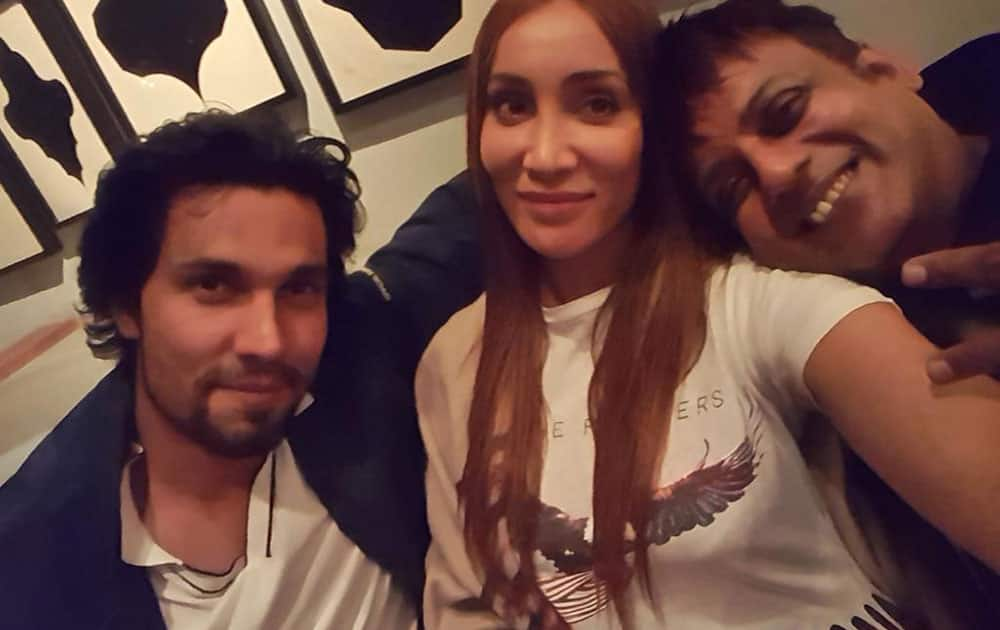 Sofia Hayat :- Great seeing my boys again. @RandeepHooda -twitter