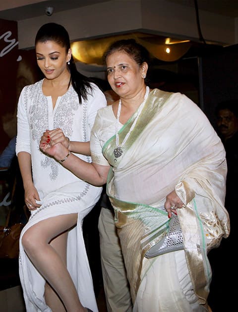 Bollywood actress Aishwarya Rai Bachchan with her mother Brindya Rai during the premier show of film Jazbaa in Mumbai.