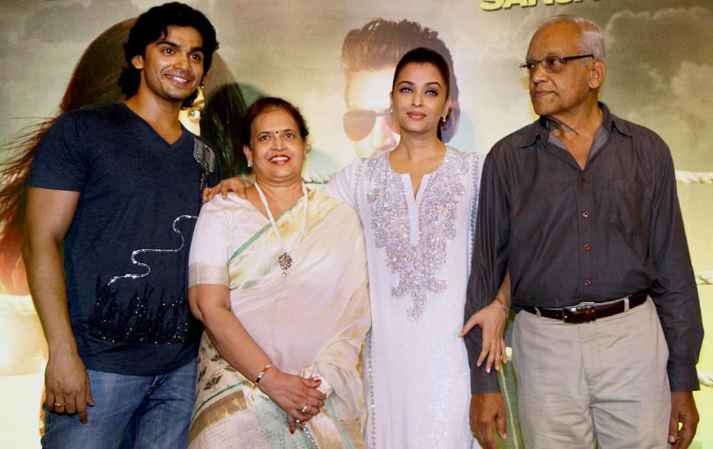 Bollywood actress Aishwarya Rai Bachchan with her brother Aditya Rai, mother Brindya Rai and father Krishnaraj Rai during the premier show of film Jazbaa in Mumbai.