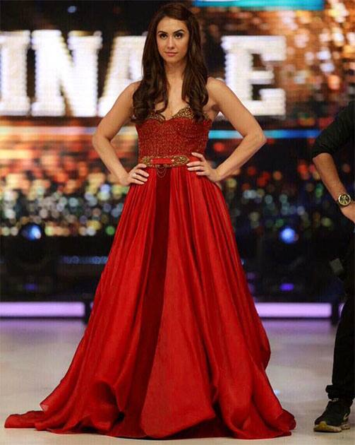 What would a Grand Finale be without a Grand Gown!! Gown @shantanunikhil Jewellery @gbtbetrue Stylist @vastrastyle Twitter@LaurenGottlieb