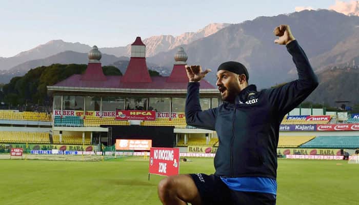 Harbhajan Singh invites PM Narendra Modi to his wedding Harbhajan Singh invites PM Narendra Modi to his wedding