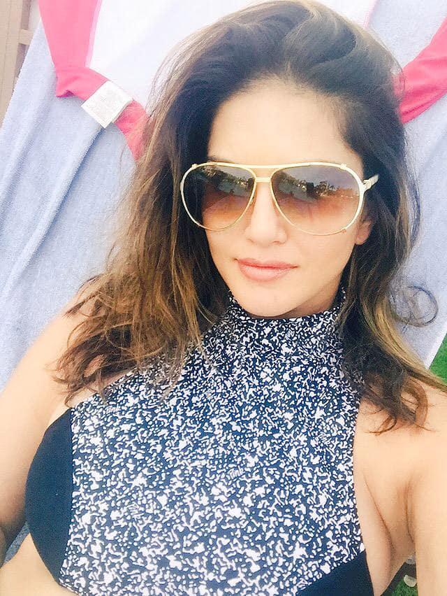 Sunny Leone :- Good afternoon!! -twitter
