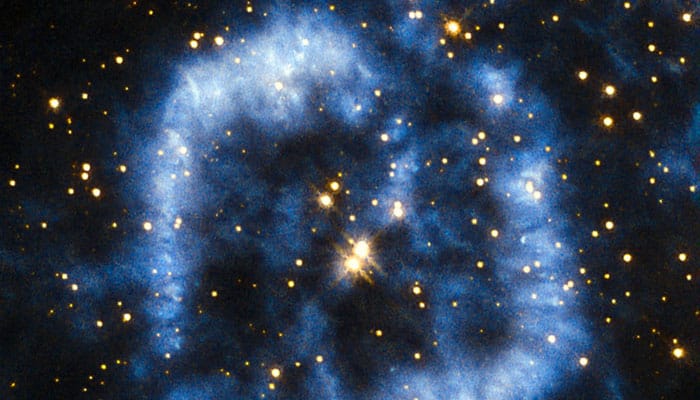 Hubble captures an aging star waving goodbye