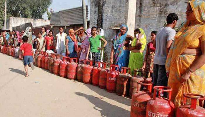 Government says direct cash transfer saved Rs 14,672 crore on LPG in a year