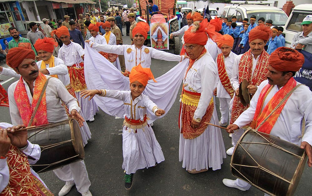 Artists performs during the inauguration of Navratar festival at Katra.