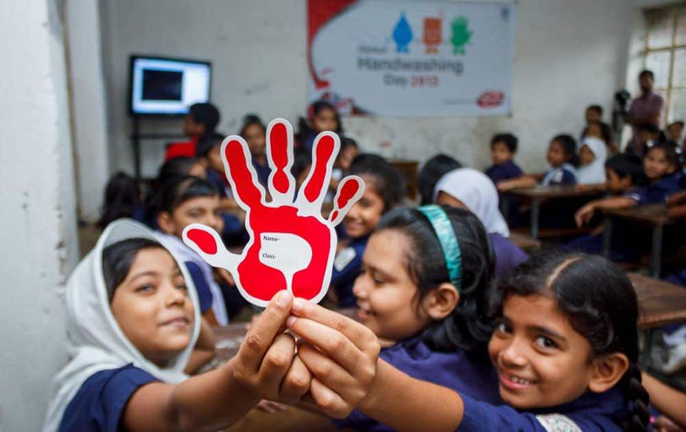 Proud to be a founding partner of #GlobalHandwashingDay - teaching handwashing w/ soap since 2008 #HelpAChildReach5 -twitter@lifebuoysoap 