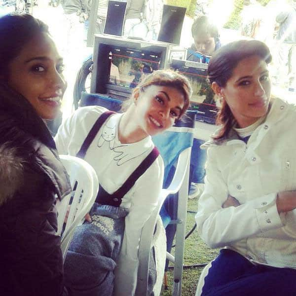 Schedule wrap for @nargisfakhri we gonna miss you!!! @lisahaydon pls stop making me laugh … http://ift.tt/1k6SlOQ Twitter@Asli_Jacqueline