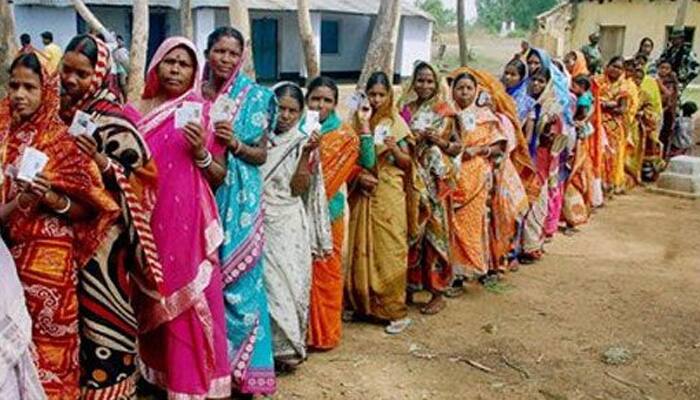 Bihar voters defy Naxals, 55 percent turnout in second phase