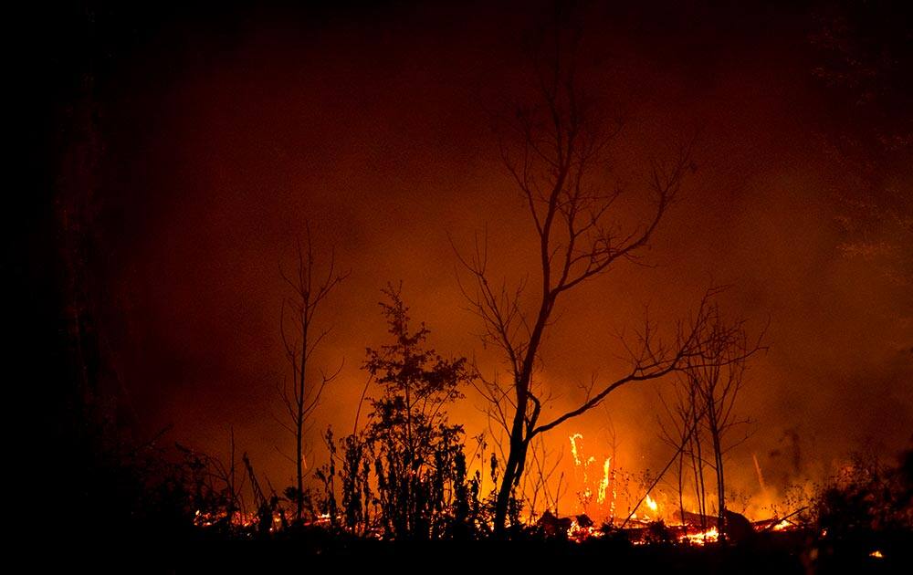 The Hidden Pines fire burns at Alum Creek Road and Park Road 1C near Bastrop, Texas.