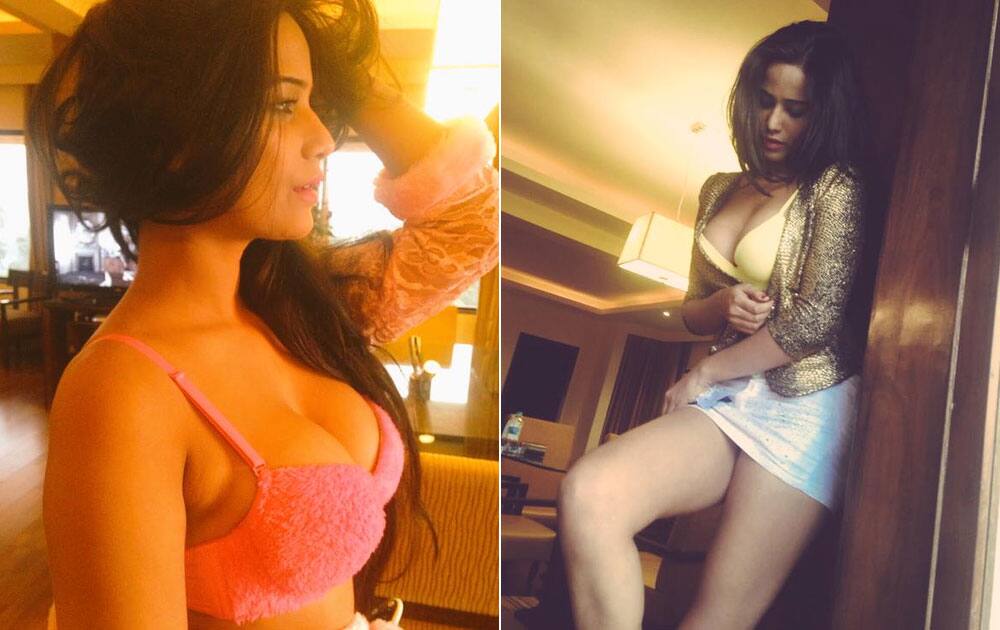 Hey Tweethearts..heading towards Mithibai College to judge a Model hunt contest!!  Twitter@iPoonampandey