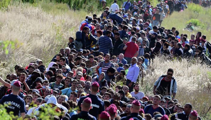 Migrants pour into Slovenia from Croatia after Hungary closes border