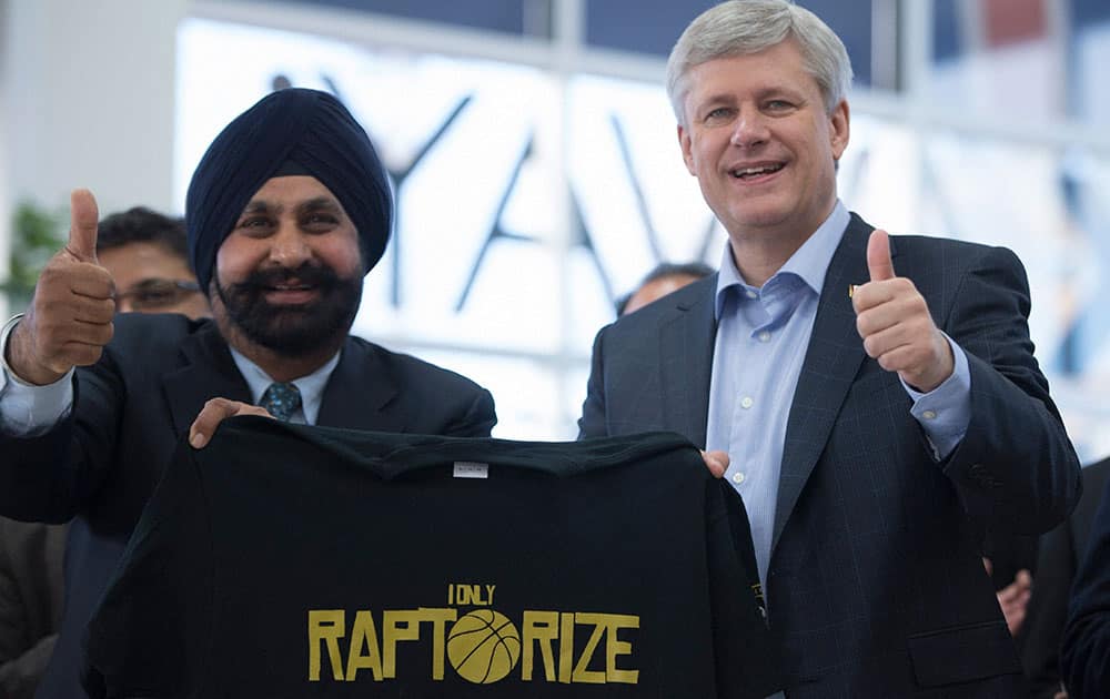 Conservative leader Stephen Harper poses with Nav Bhatia at a campaign rally in Mississauga.