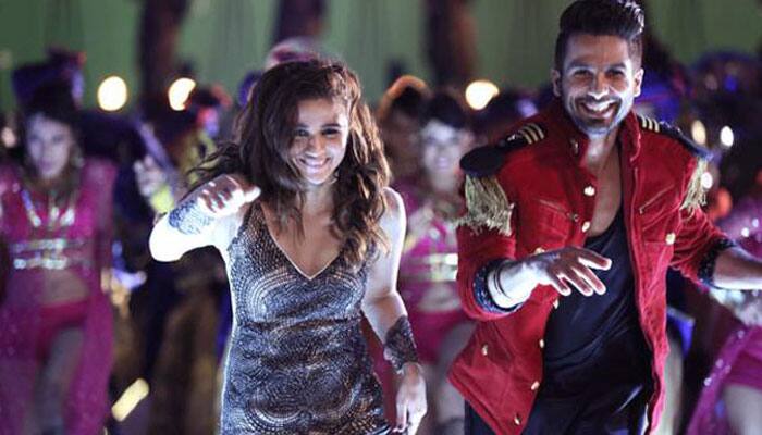 Watch: &#039;Shaandaar&#039; Shahid, Alia in &#039;Eena Meena Deeka&#039; song!