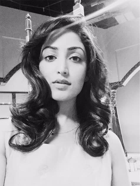 Happpyy Dussehra !! But no chutttttttii today  #missfamilysomuch #workmodeon Twitter@yamigautam