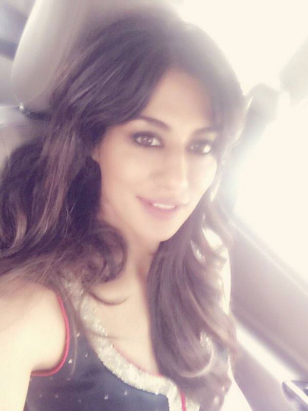 Happiee dushera to all ov youu..may v make the tougher choices .. the good o'er not so good .. !! - Twitter@IChitrangda