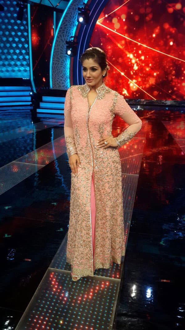 @TandonRaveena looked beautiful in pink & gold embellished @ManishMalhotra outfit from winter-festive collection. - Twitter@MMInsider01