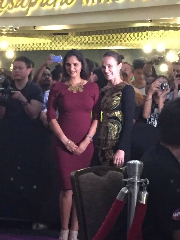 Biggest cheers of the night so far for @MirzaSania and @mhingis, the top seeds in doubles. #WTAFinals - Twitter@STsportsdesk