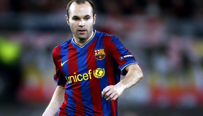 Andres Iniesta back to Barcelona training before Eibar game