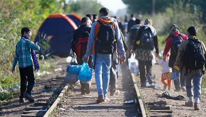 Refugee flow unabated as EU leaders hold summit on crisis