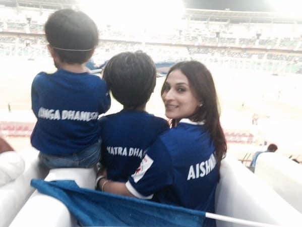 Their first ever live football match and we won @ChennaiyinFC @juniorbachchan woohoo. Twitter@ash_r_dhanush