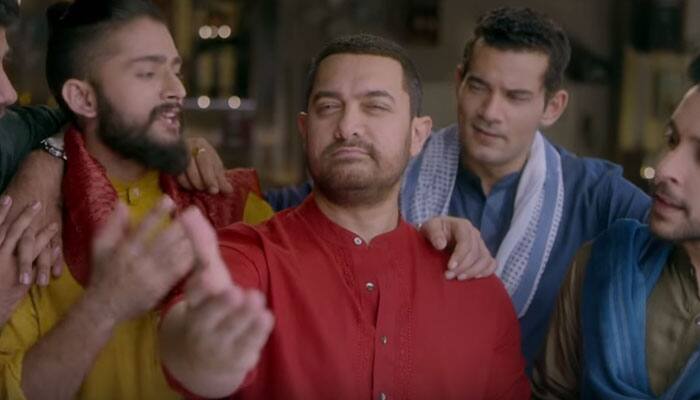 Aamir Khan uses Shah Rukh Khan’s dialogue to impress girl - Watch video