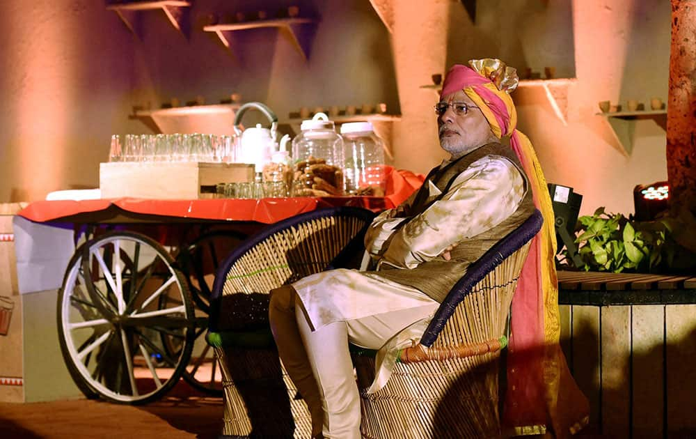 Prime Minister Narendra Modi at a traditional dinner hosted for Heads of delegation of India Africa Forum Summit, at Pragati Maidan in New Delhi.