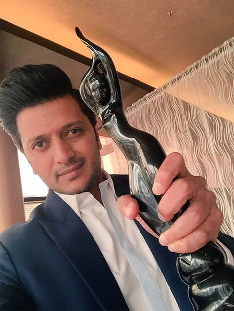 Happy to launch the First Marathi Filmfare Awards : finally they are here. @jiteshpillaai #JaiMaharashtra Twitter@Riteishd