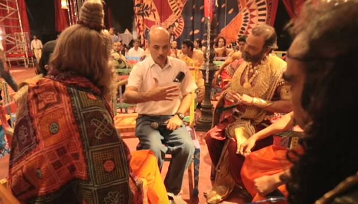 Watch: &#039;Captain of the ship&#039; Sooraj Barjatya on &#039;Prem Ratan Dhan Payo&#039; sets!