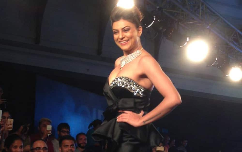 India Beach FW ‏:- Moni Agarwal with her sensational showstopper @thesushmitasen at @TheLalitHotels with @GioneeIndia #gibfw2015 - twitter