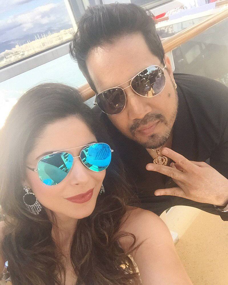 kanika kapoor :- #Barcelona with @colorstv @mikasingh #MarathiAwards #ImmFA -twitter