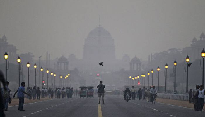 Delhi engulfed in smog as Punjab farmers burn paddy