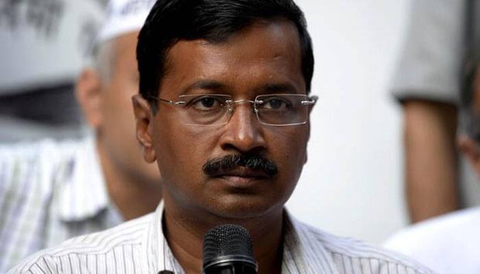 Civic officials hold protest outside Kejriwal&#039;s residence