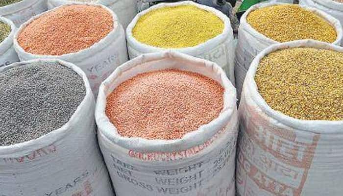 Pulses prices fall by Rs 20, to ease more on kharif arrivals