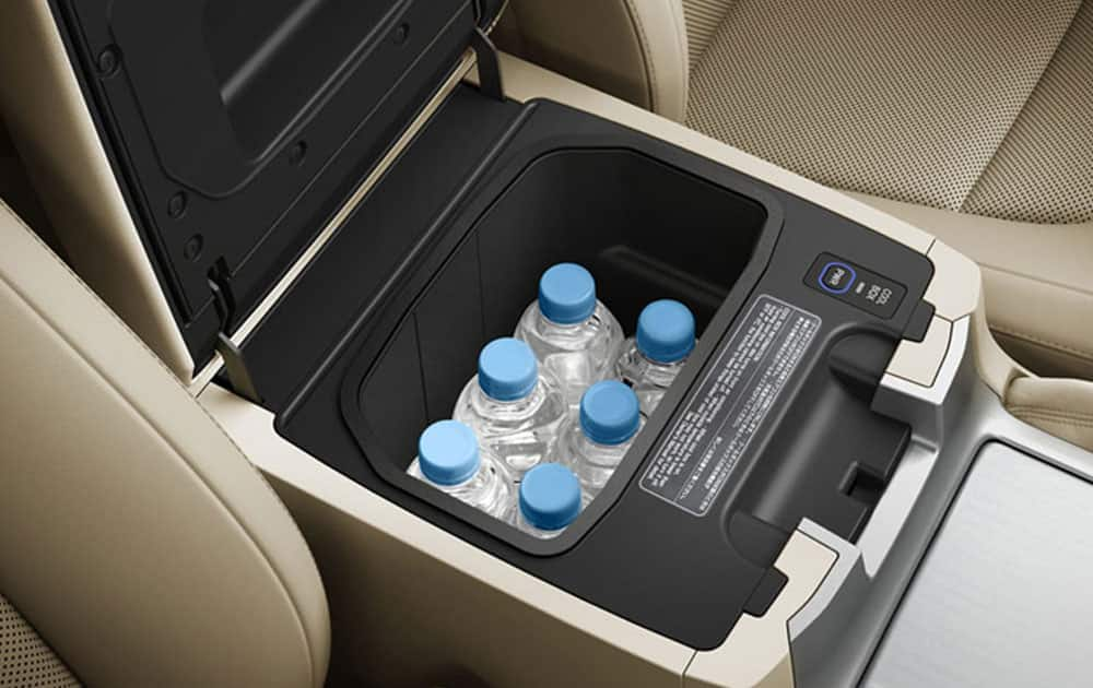 Cool box: Efficient cooler box keeps your beverages refreshing even on long trips.