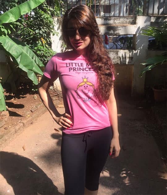 All washed n dried after the hair salon.,, why can't hair look like this when we do it at home. Twitter@ameesha_patel