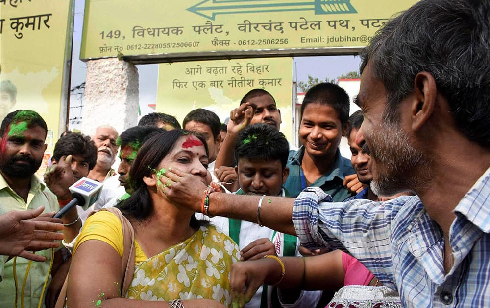 JD(U) SUPPORTERS CELEBRATE THE MAHAGATHBANDHANS VICTORY IN BIHAR ASSEMBLY ELECTIONS IN PATNA.