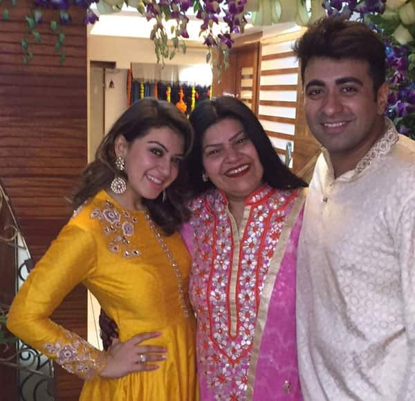 What an amazing start to Diwali . Happy Diwali every one . #diwaliparty Twitter@ihansika