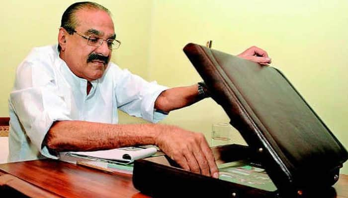 Kerala CM Oommen Chandy meets KM Mani