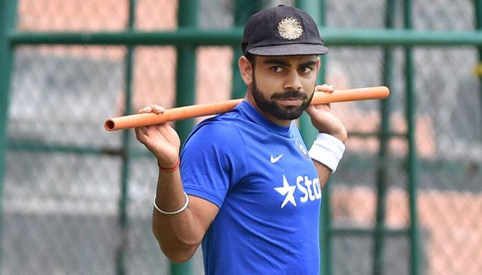 PHOTOS: Virat Kohli&#039;s selfie session with young fans ahead of 2nd Test