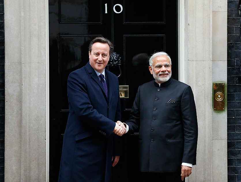 Prime Minister of India Narendra Modi is welcomed by British Prime Minister David Cameron at No 10 Downing Street in London.