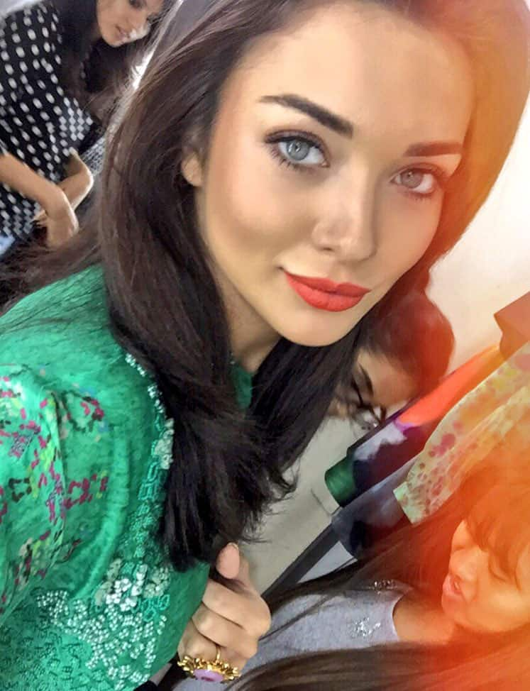 Amy Jackson :- Follow me on Roposo .. the fabulous new fashion stop!  #BeautyTrends #MakeupLooks -twitter